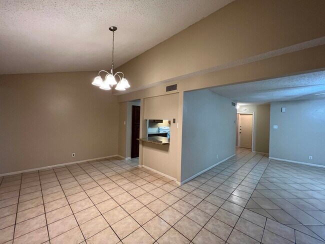 Building Photo - 1002 Castle Heights Dr