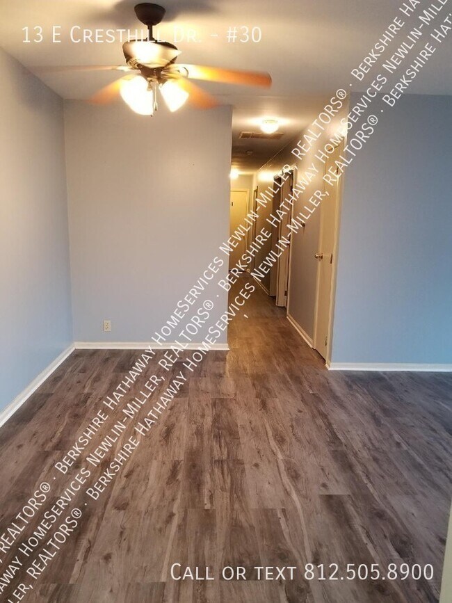 Building Photo - South side location 3 Bedrooms & 2 Bath Co...