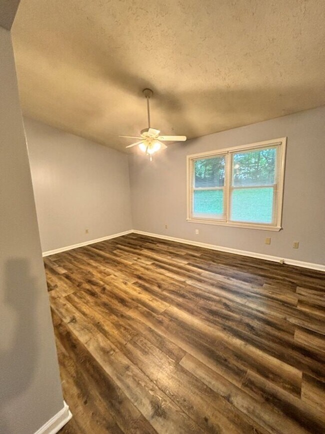 Building Photo - 148 Vonda Ct