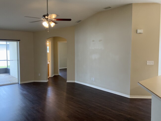 Building Photo - 10612 Logan Chase Ln