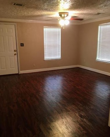 Foto del edificio - 739 Knupple Rd