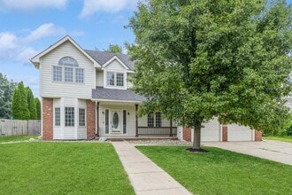Building Photo - 13585 Summit Dr