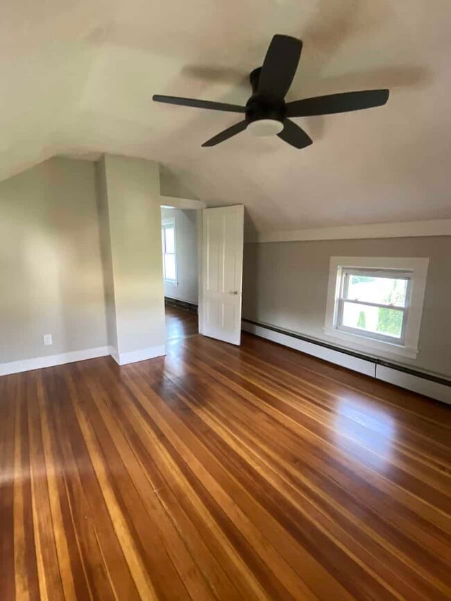 Building Photo - 18 Emerald Pl