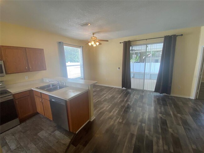 Building Photo - 302 Bluff Pass Dr