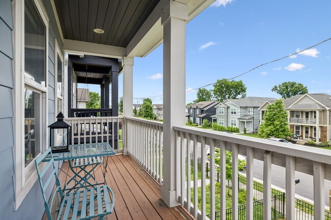 Foto del edificio - 6216B California Ave