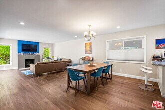 Building Photo - 14034 Valerio St