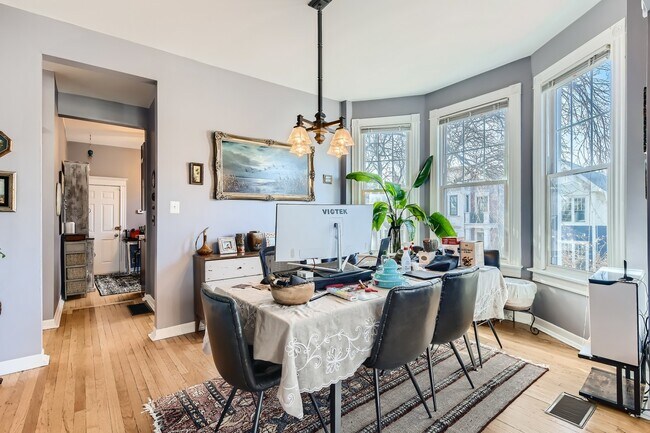 Foto del edificio - 1657 W Byron St