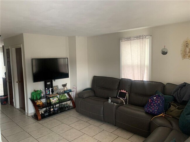 Building Photo - 44 Rill St