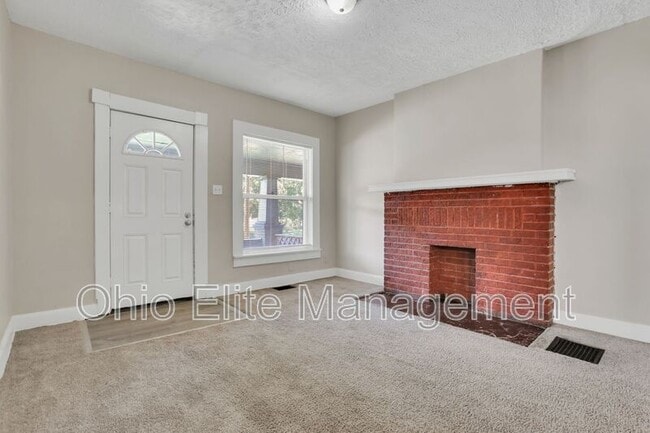 Building Photo - 498 N Champion Ave