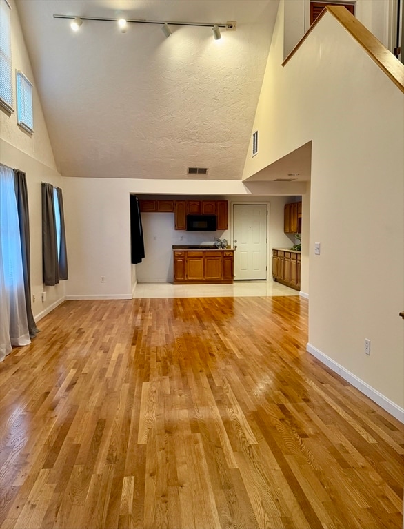 Building Photo - 38 N Main St