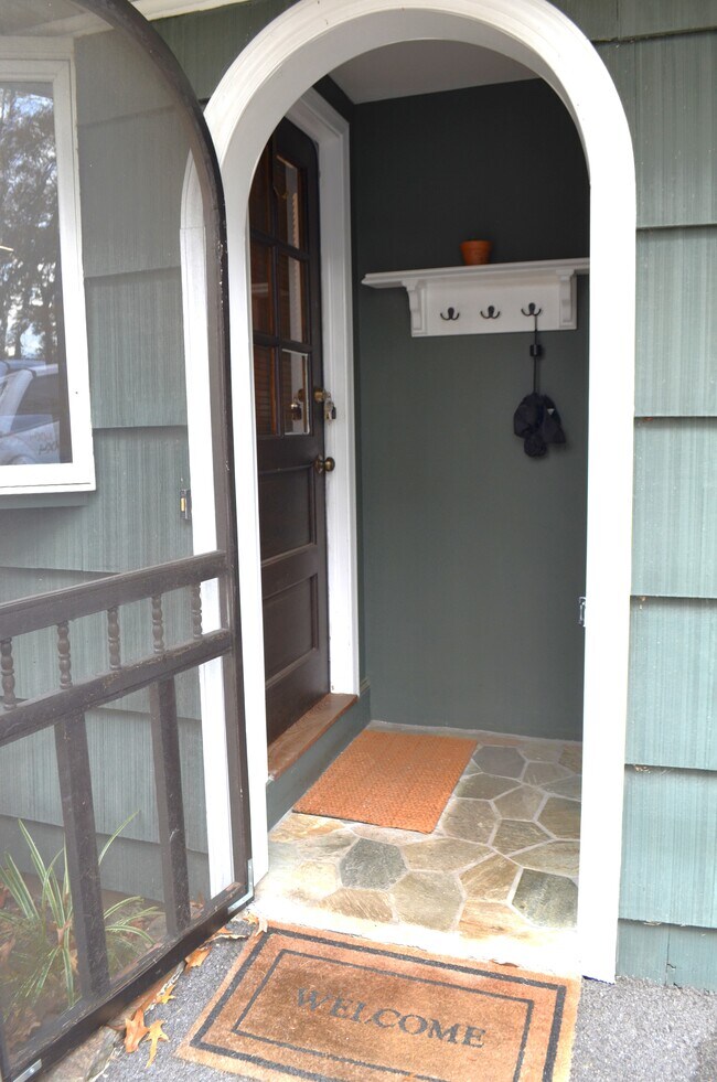 Foto del edificio - 45 Emerson Rd