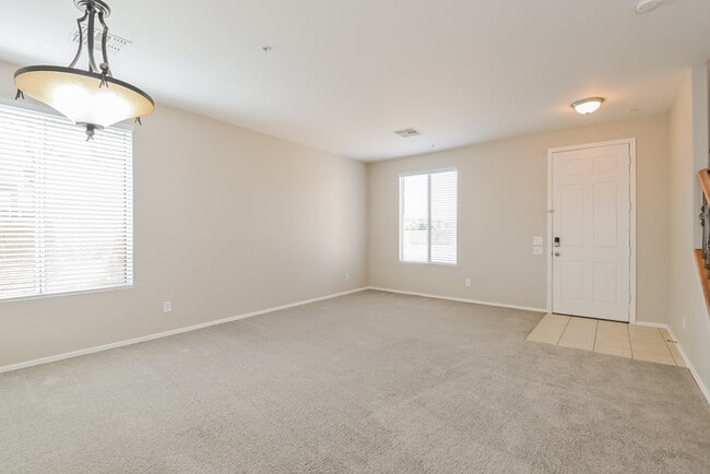 Building Photo - 4875 E Silverpuffs Wy