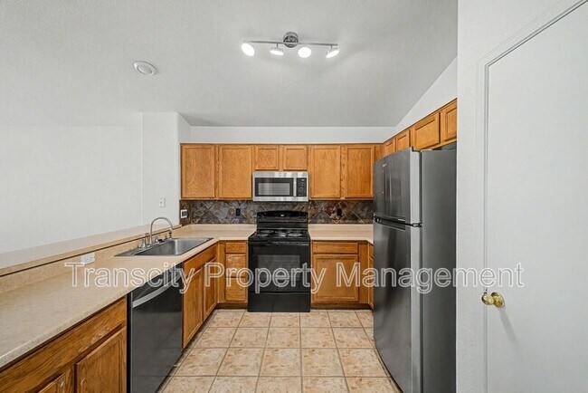 Building Photo - 932 W 19th Ave