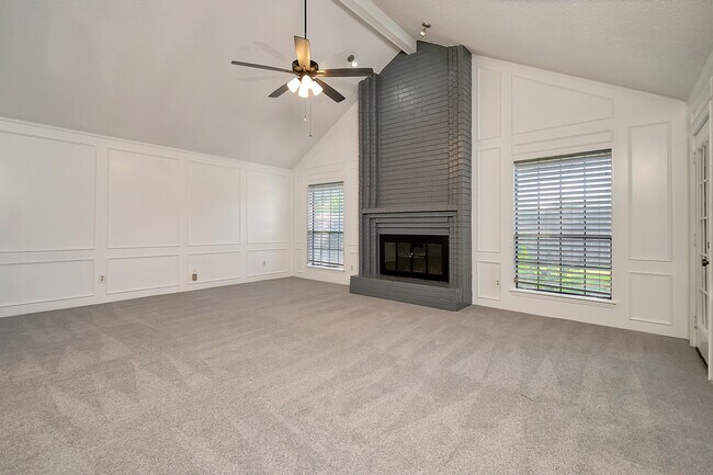 Building Photo - 2101 Oak Bluff Dr