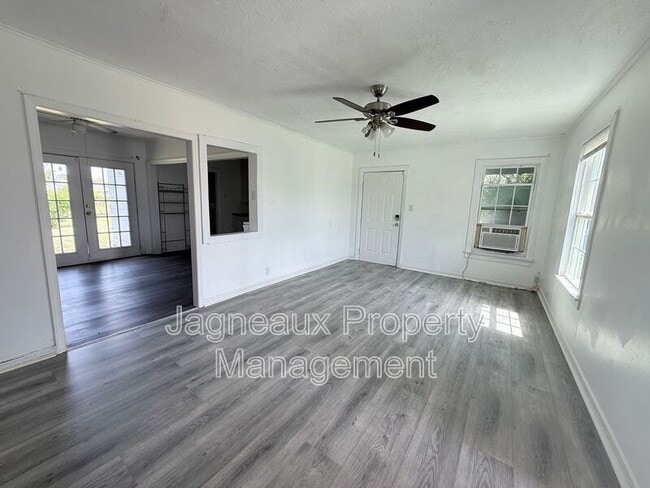 Building Photo - 525 Magnolia St