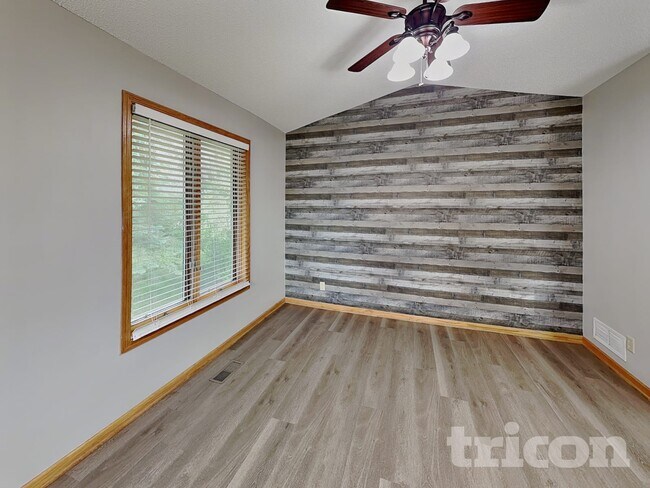 Foto del edificio - 3684 141st Ln NW