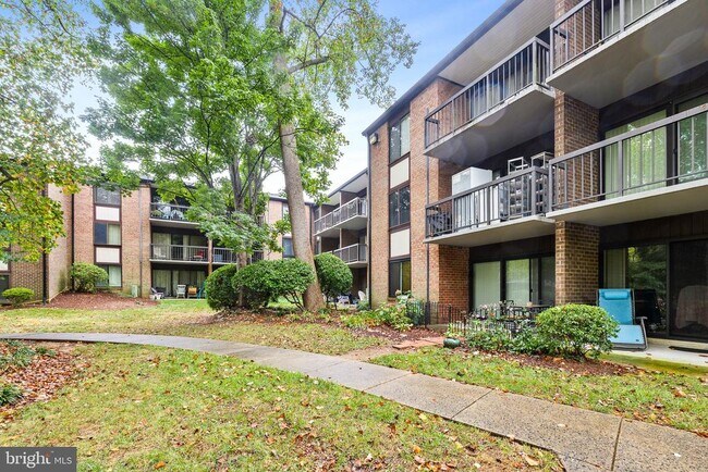 Building Photo - 9812 Kingsbridge Dr
