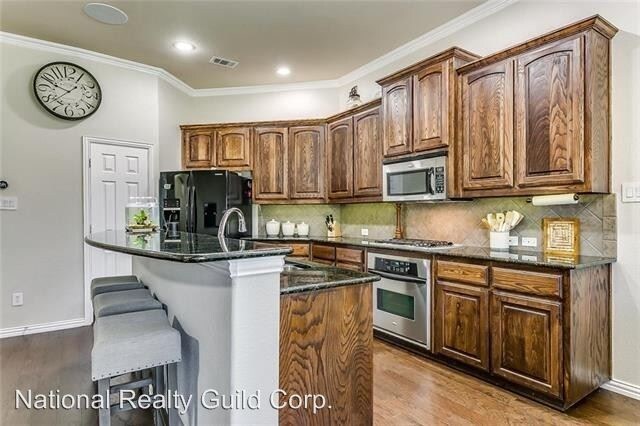 Foto del edificio - 5 br, 3 bath House - 15xx Lakeway Drive