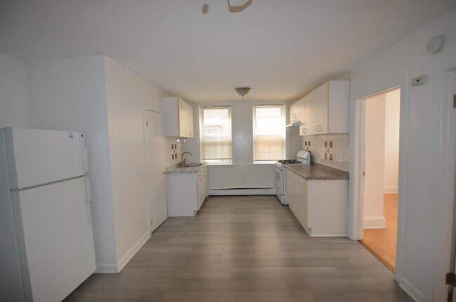 Foto del edificio - 169-171-171 Avenue F