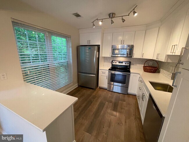 Building Photo - 8128 Bayonet Way