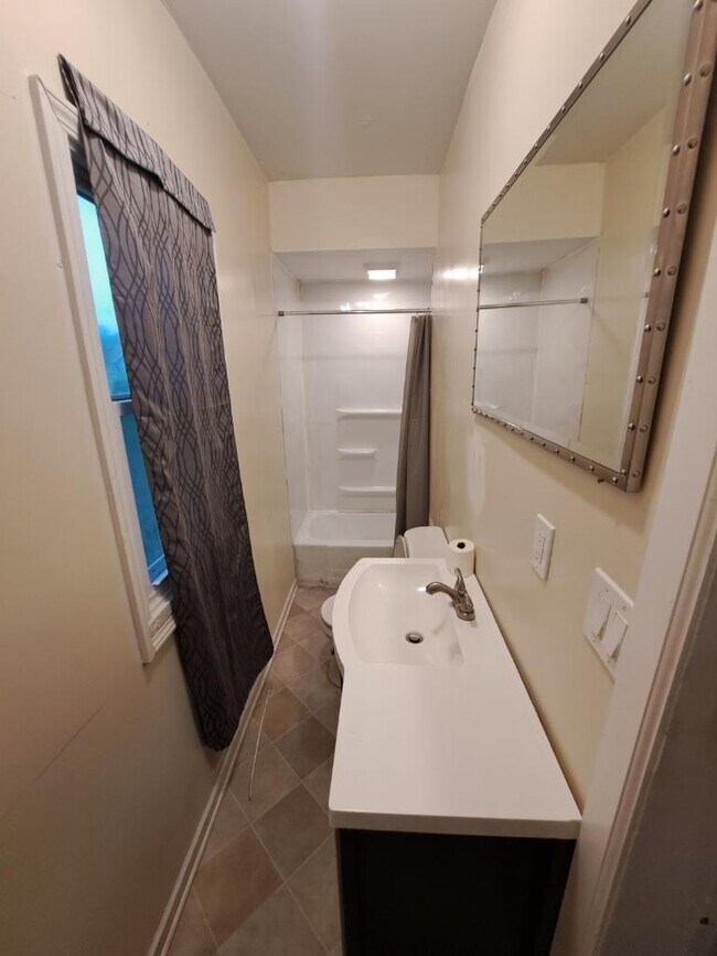 Foto del edificio - 1633 E 49th St