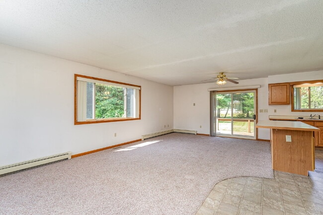 Building Photo - Charming 2-Bedroom Duplex with 1.5 Baths a...