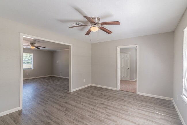 Photo - 9407 Irby St House