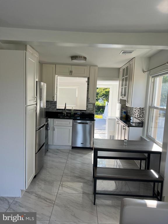 Foto del edificio - 4227 Prince William Pkwy