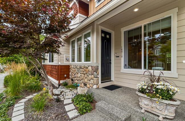 Building Photo - 14810 9th Dr SE