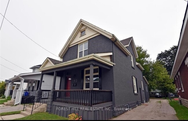 Building Photo - 140 Adelaide St N