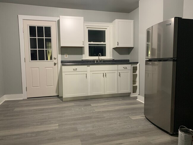 Kitchen - 142 E 1st St