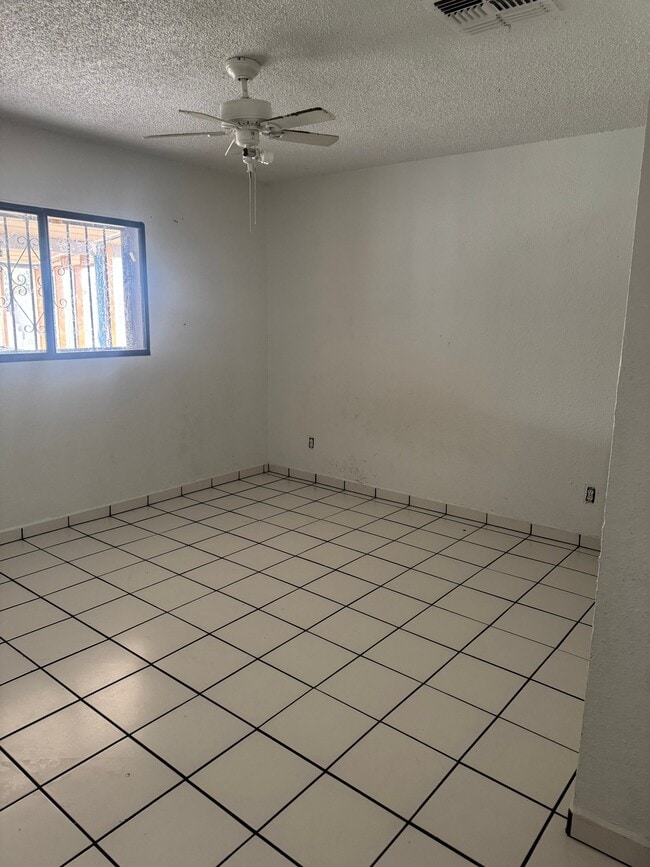 Building Photo - 7602 W Whitton Ave