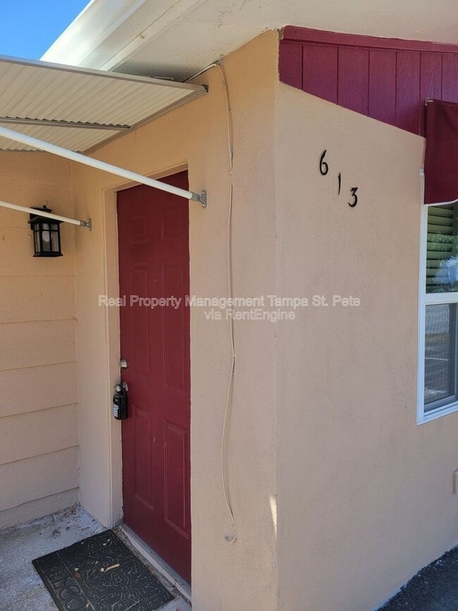 Building Photo - 613 Lyndhurst St