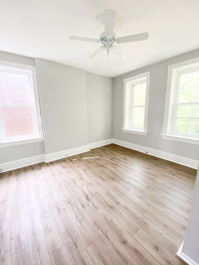 Foto del edificio - Spacious Historic Homestead on cobblestone drive, 3 Bed, Central AC
