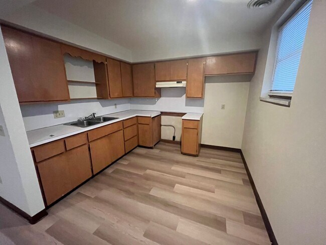 Foto del edificio - 811-813 W Adler Rd