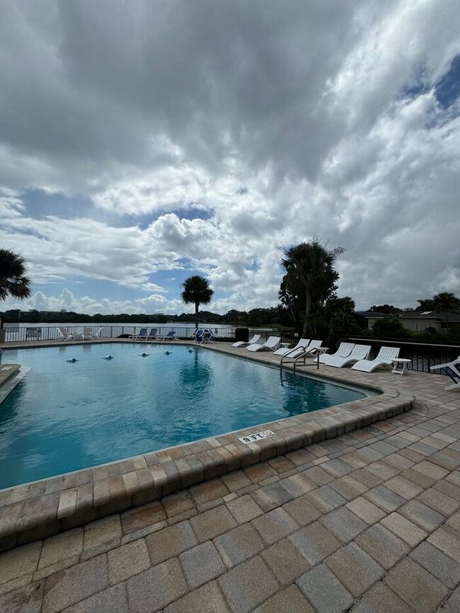 Foto del edificio - Stunning 3-bedroom, 2-bathroom - Destiny S...