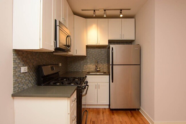 Foto del edificio - 2425 N Kedzie Blvd