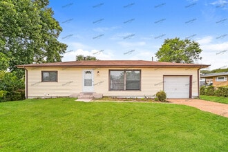 Building Photo - 822 Lightwood Dr