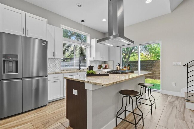 Foto del edificio - 5609 Tura Ln