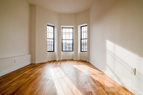 Building Photo - 203 Van Buren St