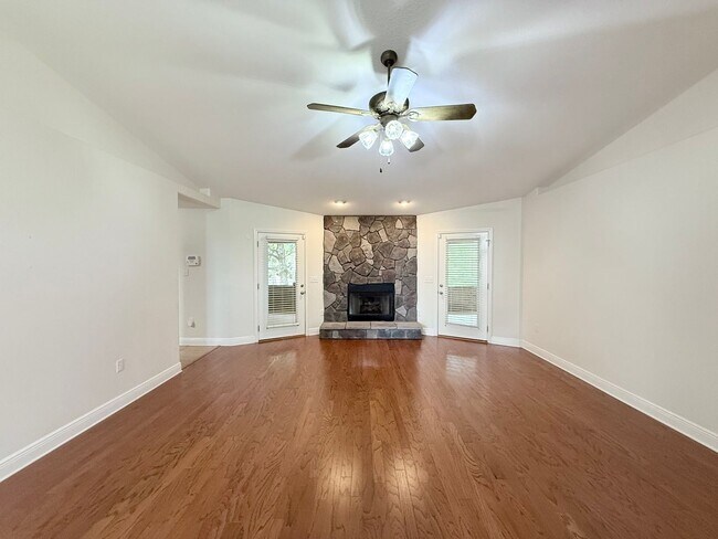 Foto del edificio - Custom-Built 3-Bedroom Home