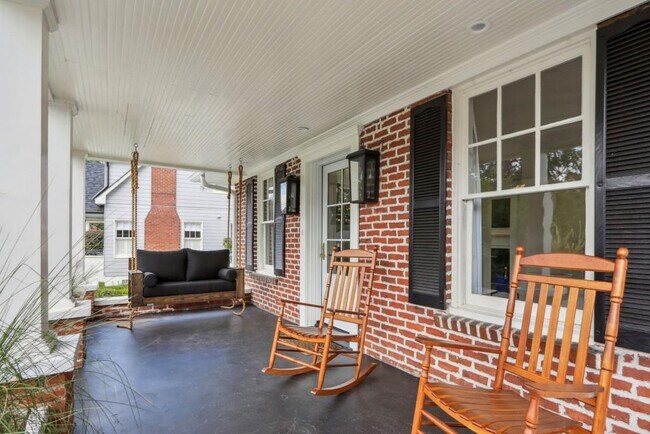 Foto del edificio - 2140 Fairhaven Cir NE