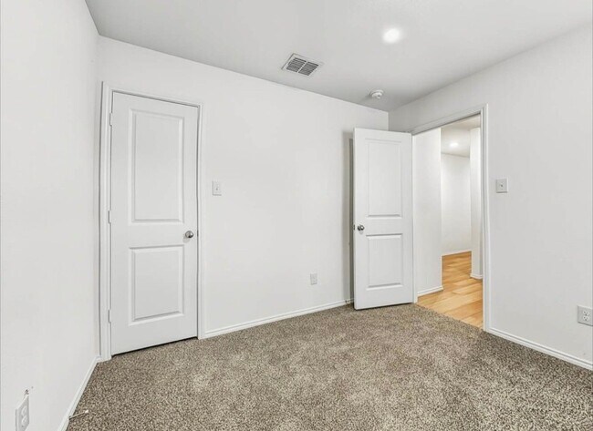 Foto del edificio - 10543 Sewell Cir