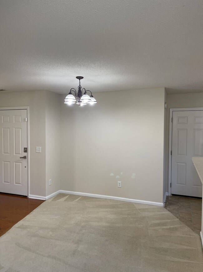 Foto del edificio - 4142 Lakewood Glen Dr