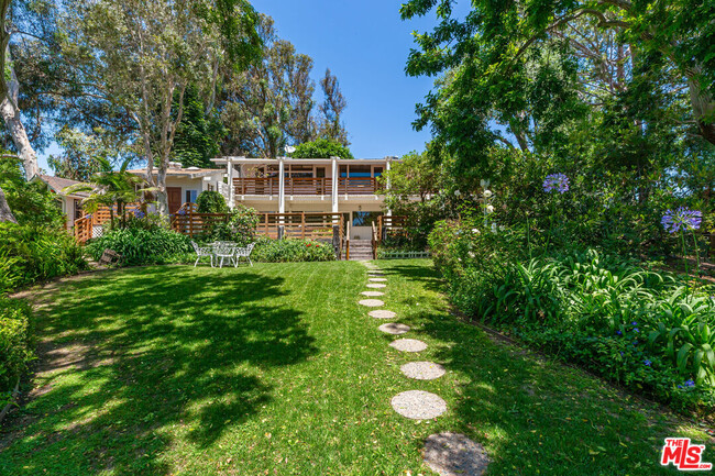 Building Photo - 28818 Selfridge Dr