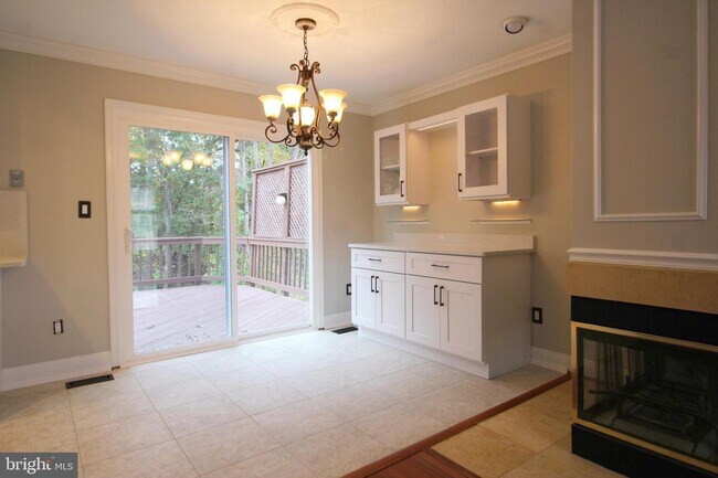 Building Photo - 6520 Palisades Dr