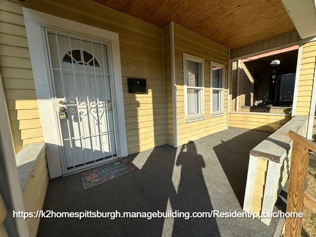 Foto del edificio - 438 Russellwood Ave