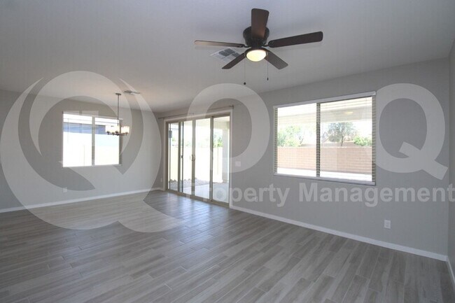 Foto del edificio - 40307 W Michaels Dr