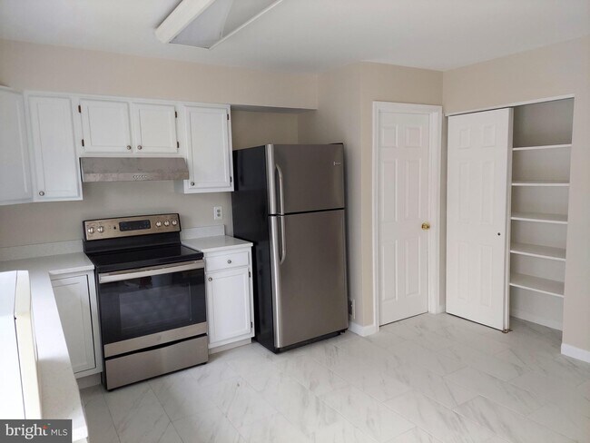 Building Photo - 14846 Hammersmith Cir