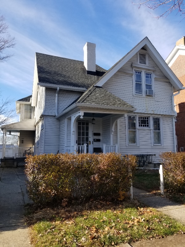 Primary Photo - 907 Center St